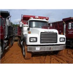1997 MACK RD688S TRI-AXLE DUMP