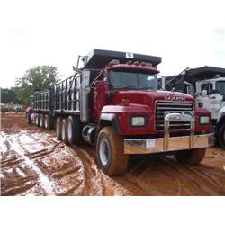 1995 MACK RD690S TRI-AXLE DUMP