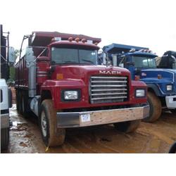 1995 MACK RD688S TRI-AXLE DUMP