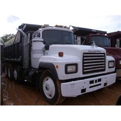 1994 MACK RD688S TRI-AXLE DUMP