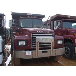 1994 MACK RD688S T/A DUMP