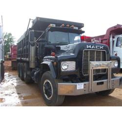 1991 MACK RD690S TRI-AXLE DUMP