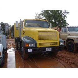 1991 INTERNATIONAL 8200 S/A FUEL & LUBE TRUCK S/N H379346