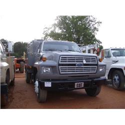 1989 FORD F700 SERVICE TRUCK