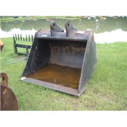 60" CLEANOUT BUCKET FITS CAT 325