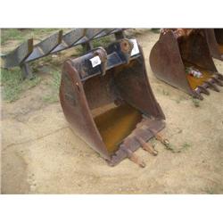 30" CAT DIGGING BUCKET