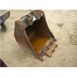 30" CAT DIGGING BUCKET