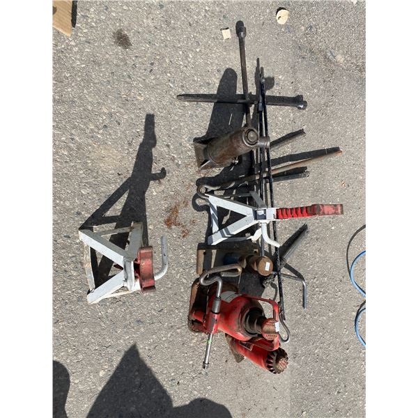 Bottle jacks and stands