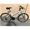 Image 2 : WHITE DYNACRAFT NORTHERN RIDGE 18 SPEED MOUNTAIN BIKE