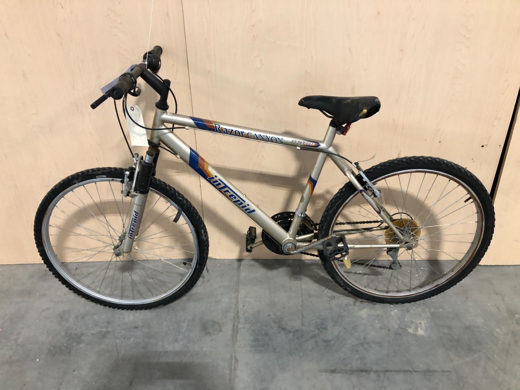 GREY INTREPID RAZOR CANYON FRONT SUSPENSION 15 SPEED MOUNTAIN BIKE ...