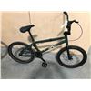 Image 2 : GREEN SINGLE SPEED STUNT BIKE