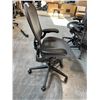 Image 2 : HERMAN MILLER AERON GRAPHITE FULL ADJUSTABLE TASK CHAIR (SIZE C) RETAIL $2,925 CAN