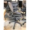 Image 2 : HERMAN MILLER AERON GRAPHITE TASK CHAIR (SIZE B) RETAIL $1723 CAN