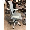 Image 2 : HERMAN MILLER COSM TEAL MID-BACK TASK CHAIR RETAIL $1900 CAN