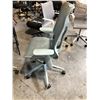 Image 3 : HERMAN MILLER COSM TEAL MID-BACK TASK CHAIR RETAIL $1900 CAN