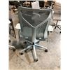 Image 4 : HERMAN MILLER COSM TEAL MID-BACK TASK CHAIR RETAIL $1900 CAN