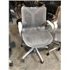 Image 1 : HERMAN MILLER LIGHT GREY LOW-BACK TASK CHAIR RETAIL $1637 CAN