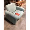 Image 2 : HERMAN MILLER WILKES SEA GLASS SOFA CHAIR