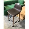 Image 2 : JOBS BROWN LEATHER/WALNUT COUNTER STOOL