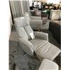 Image 3 : PALLISER GREY FABRIC ELECTRIC RECLINER ARMCHAIR