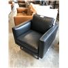 Image 2 : NATUZZI EDITIONS  BLACK LEATHER ARMCHAIR