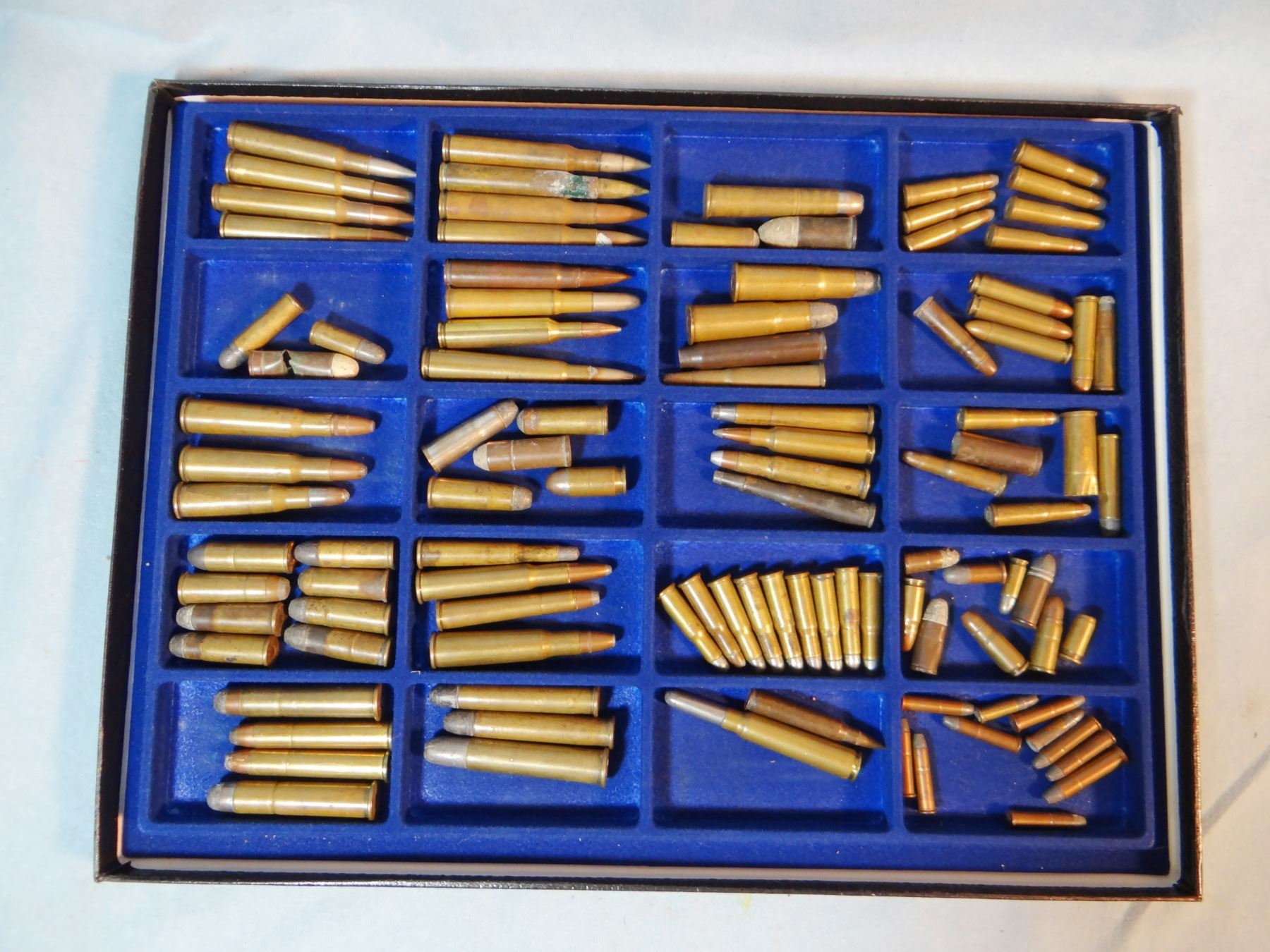 Large bullet collection in tray, .22 cal. up to .45-70
