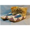 Image 2 : Beaded moccasins, 10", Northern Plains