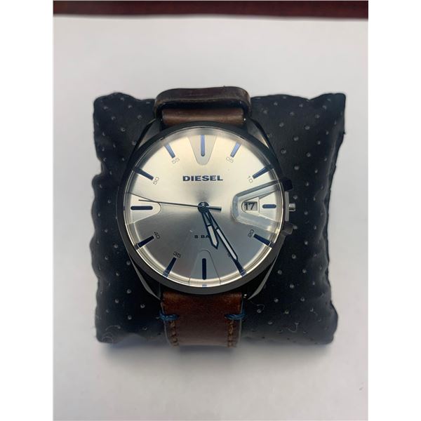 Mens Diesel Watch (hour hand is loose)