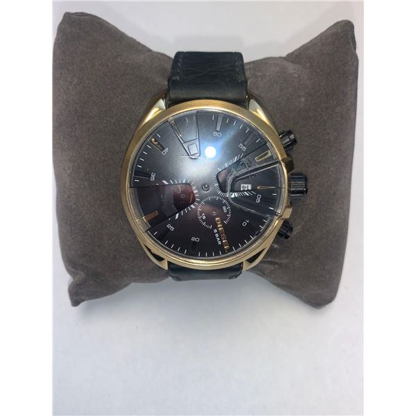 Mens Diesel Watch (see photo face needs to be fixed)