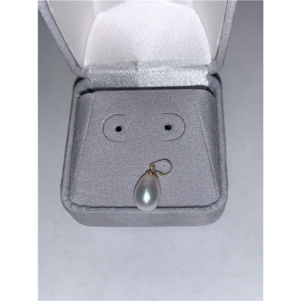 14K Fresh Water Pearl Pendant Suggested Retail Value $80