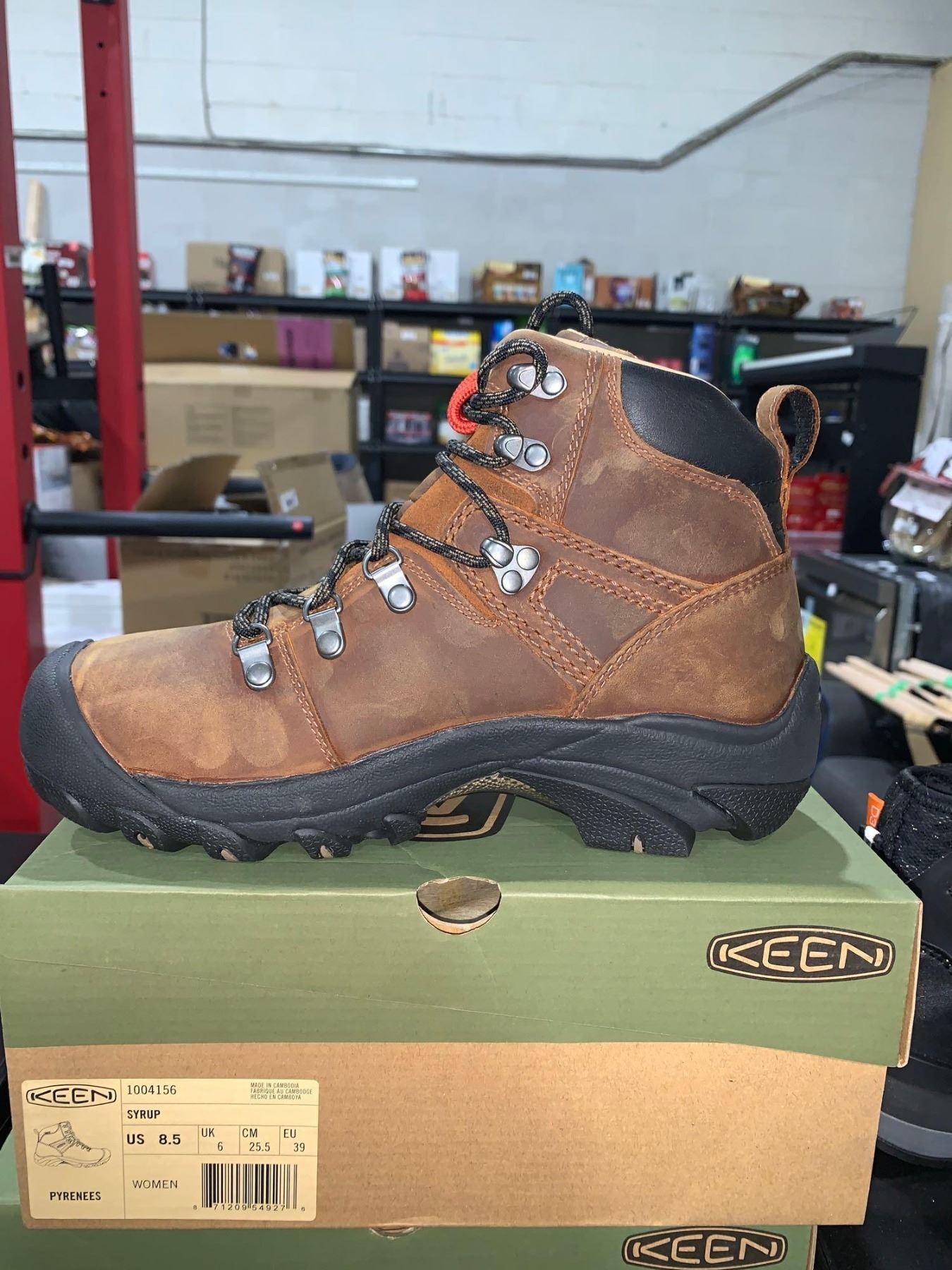 Keen Women's Pyrenees Syrup Size 8.5 all-leather European hiking boot w ...