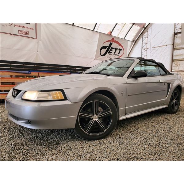 B6 --  2000 FORD MUSTANG CONVERTIBLE, Silver, 220845 KM