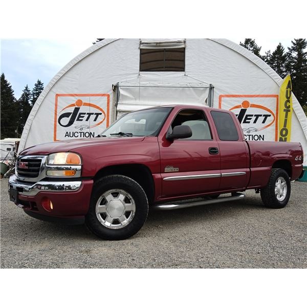 A12C --  2007 GMC SIERRA 1500 EXT CAB 4X4, Red, 276356 KM