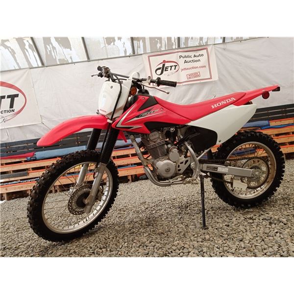 0M --  2009 HONDA CRF230F DIRT BIKE, RED, Aprox 400 KM "NO RESERVE"