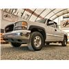 Image 2 : F5 --  2001 GMC SIERRA 1500 EXT CAB 4X4, White, 266254 KM