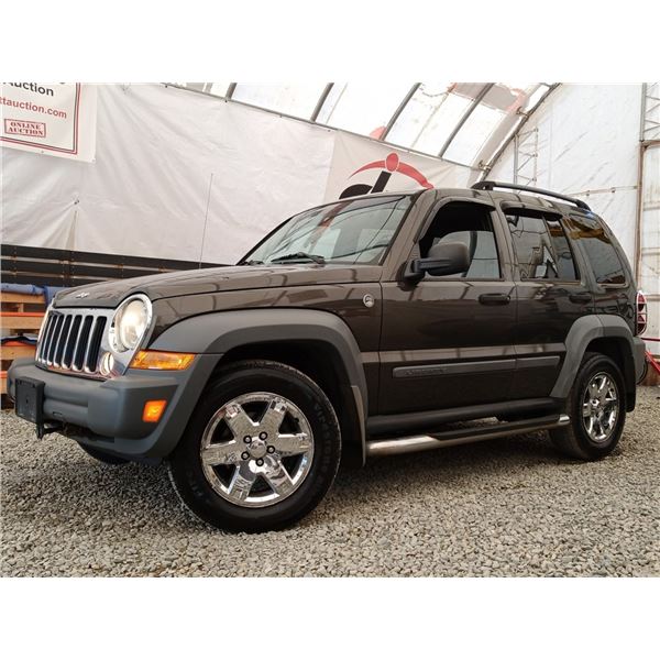 E4 --  2005 JEEP LIBERTY SPORT 4X4 , Grey, 257422 KM