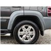 Image 28 : E4 --  2005 JEEP LIBERTY SPORT 4X4 , Grey, 257422 KM