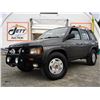 Image 2 : 0C --  1991 NISSAN PATHFINDER 4X4, Silver, 201511 KM "NO RESERVE"