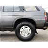 Image 36 : 0C --  1991 NISSAN PATHFINDER 4X4, Silver, 201511 KM "NO RESERVE"