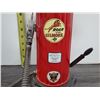 Image 4 : Visible Gilmore Gas Pump