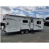 Image 25 : 0ZP --  2005 ARTIC FOX BY NORTHWOOD TRAILER