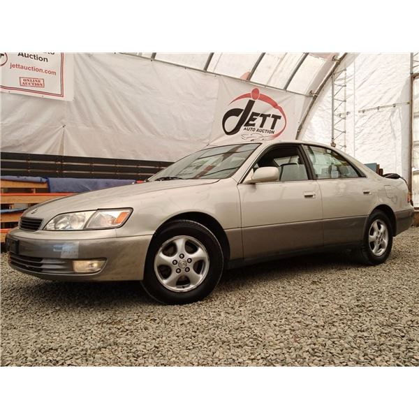A10 --  1998 LEXUS ES 300, Silver, 235335 KM