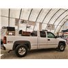 Image 25 : H6 --  2001 GMC SIERRA 1500 EXT CAB 4X4, White, 266254 KM