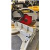 Image 2 : DEWALT SLIDING COMPOUND MITER SAW WORKING