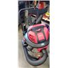 Image 2 : 16 GALLON STAINLESS SHOPVAC WORKING