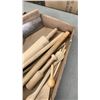 Image 2 : TRAY OF ULU KNIVES AND KITCHEN UTENSILS