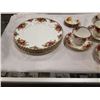 Image 2 : 14 PC OF ROYAL ALBERT OLD COUNTRY ROSE CHINA