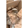 Image 8 : 2 BOXES OF ESTATE DISHES AND CHINA