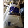 Image 2 : 2 NEW EGYPTIAN COTTON PILLOWS AND TWIN SIZE COMFORTER