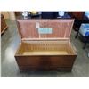 Image 2 : HONDERICH FURNITURE CEDAR CHEST WITH KEY